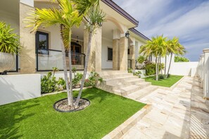 Property grounds - Stunning Luxury Pool OasisRooftop W/ Ocean Views (Noord)