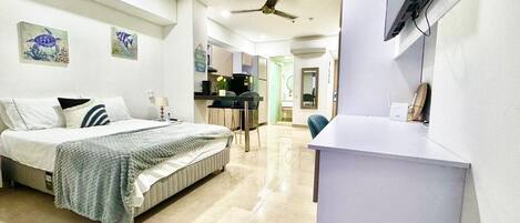 Bureau, fer et planche à repasser, Wi-Fi gratuit, draps fournis