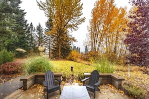 Terrace/patio - Slope View - Parkdale Perfection, Views For Miles, Gorgeous! (Mount Hood Parkdale)