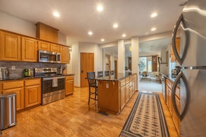 Fridge, microwave, oven, stovetop - Slope View - Parkdale Perfection, Views For Miles, Gorgeous! (Mount Hood Parkdale)