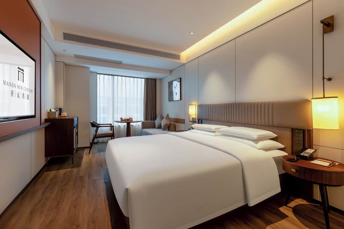 Executive Room, 1 Queen Bed, Housekeeping, Executive Level | Laptop workspace, blackout drapes, soundproofing, iron/ironing board