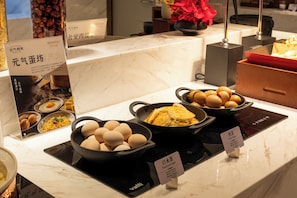 包每日當地菜式早餐