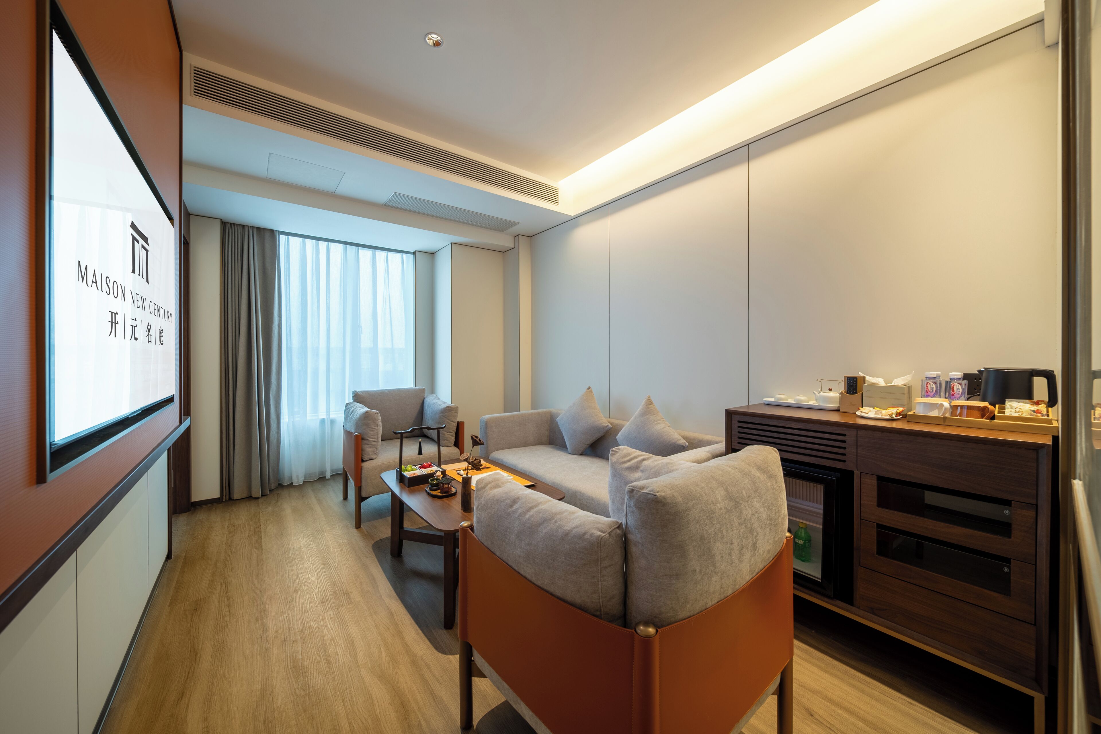 Comfort Suite | Laptop workspace, blackout curtains, soundproofing, iron/ironing board