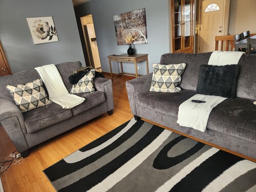 The Cozy Retreat 1.7 miles from the Naval base