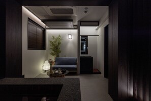 Individually decorated, individually furnished, desk, laptop workspace - Stay Passport Nagoya Anyang branch (Anyang)