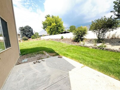 Large 5-Bedroom Home with AC • Ideal for Groups & Family Trips