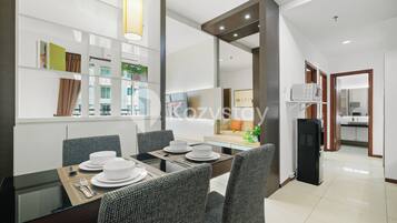 Apartemen, 2 kamar tidur, pemandangan kota | Ruang makan