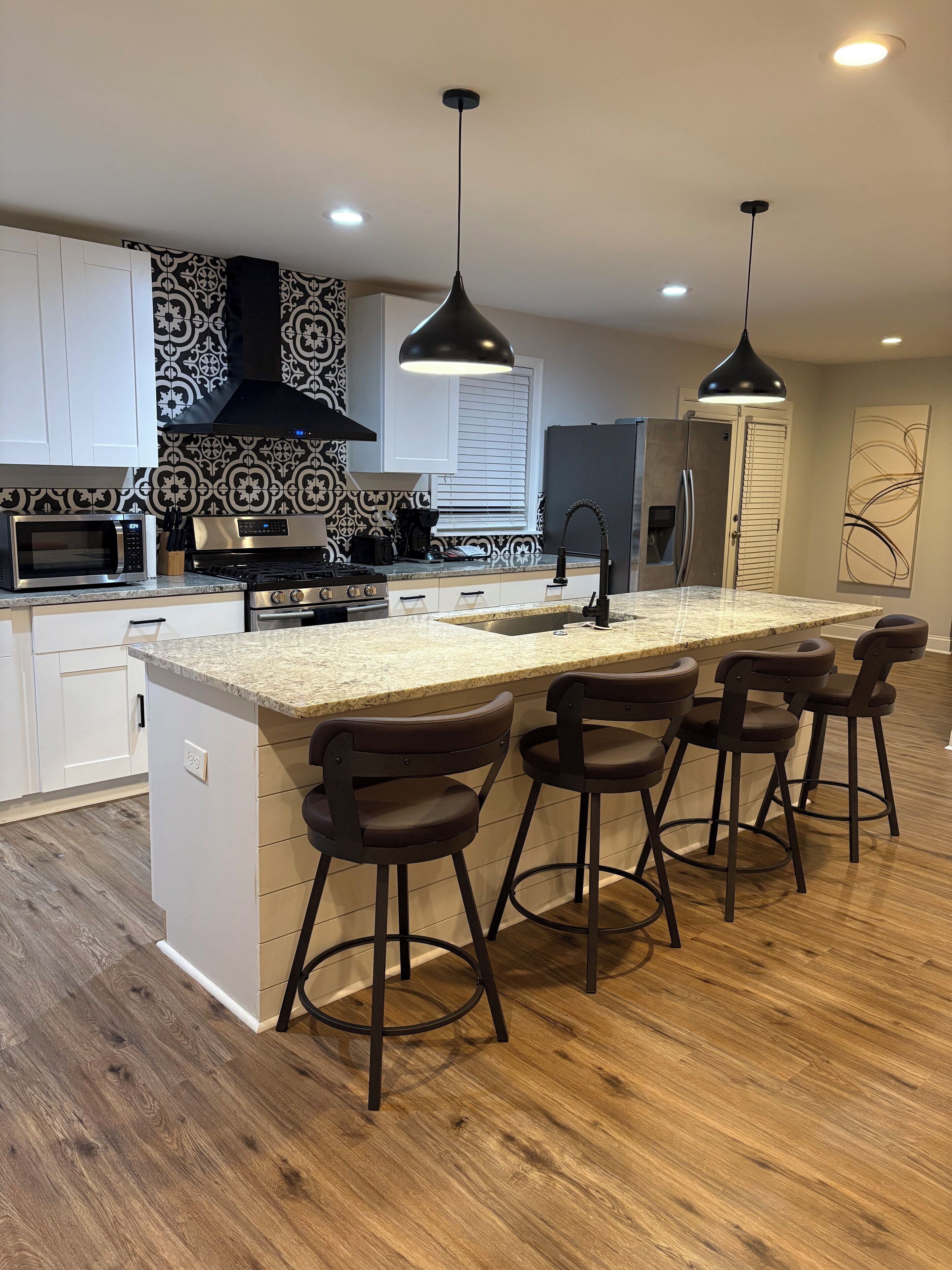 Køleskab, mikrobølgeovn, ovn, kogeplade