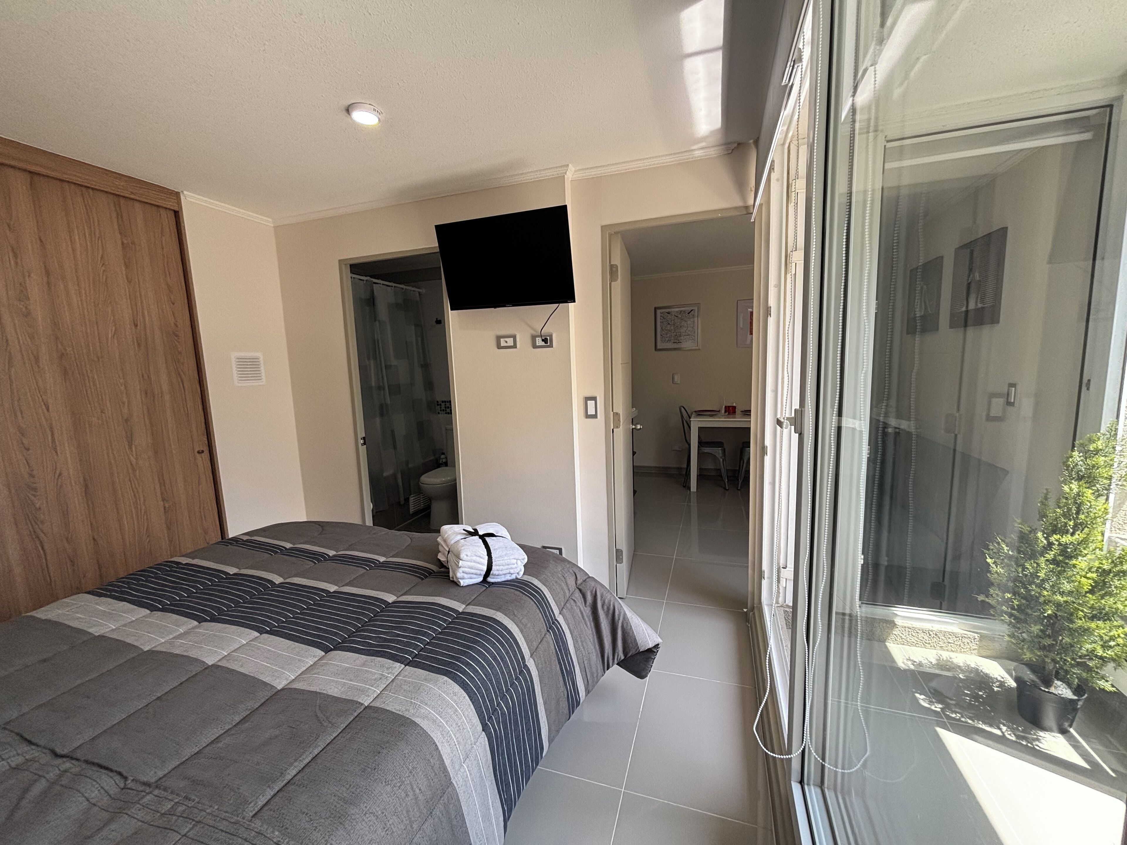 1 多间卧室、熨斗/熨衣板、WiFi、床单