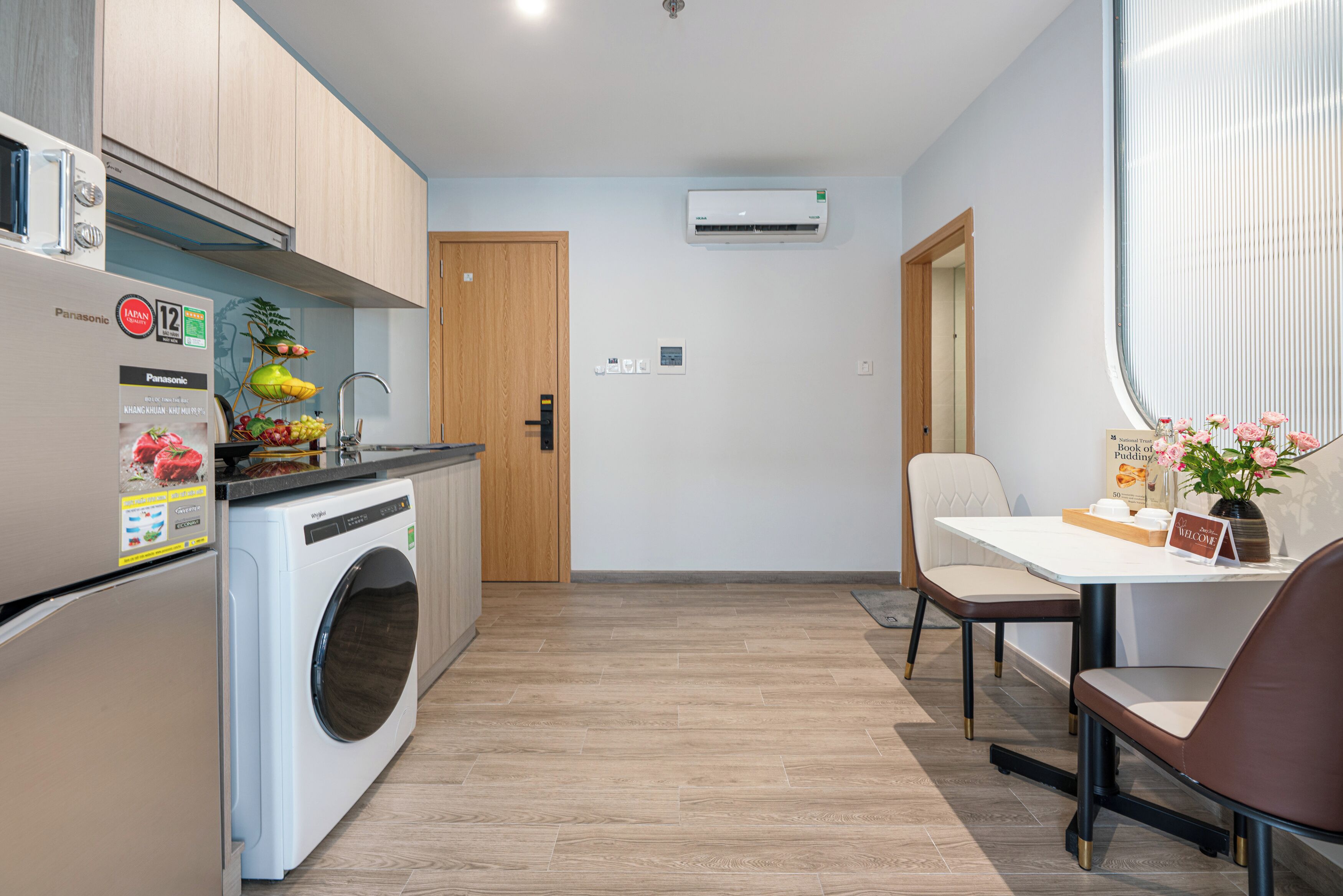 Suíte estúdio luxo, 1 cama Queen | Cozinha privada | Geladeira, micro-ondas, cooktop, talheres/pratos/utensílios de cozinha