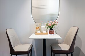 Deluxe Studio Suite, 1 Queen Bed - BRIO Mireva Hotel & Apartment (Da Nang)
