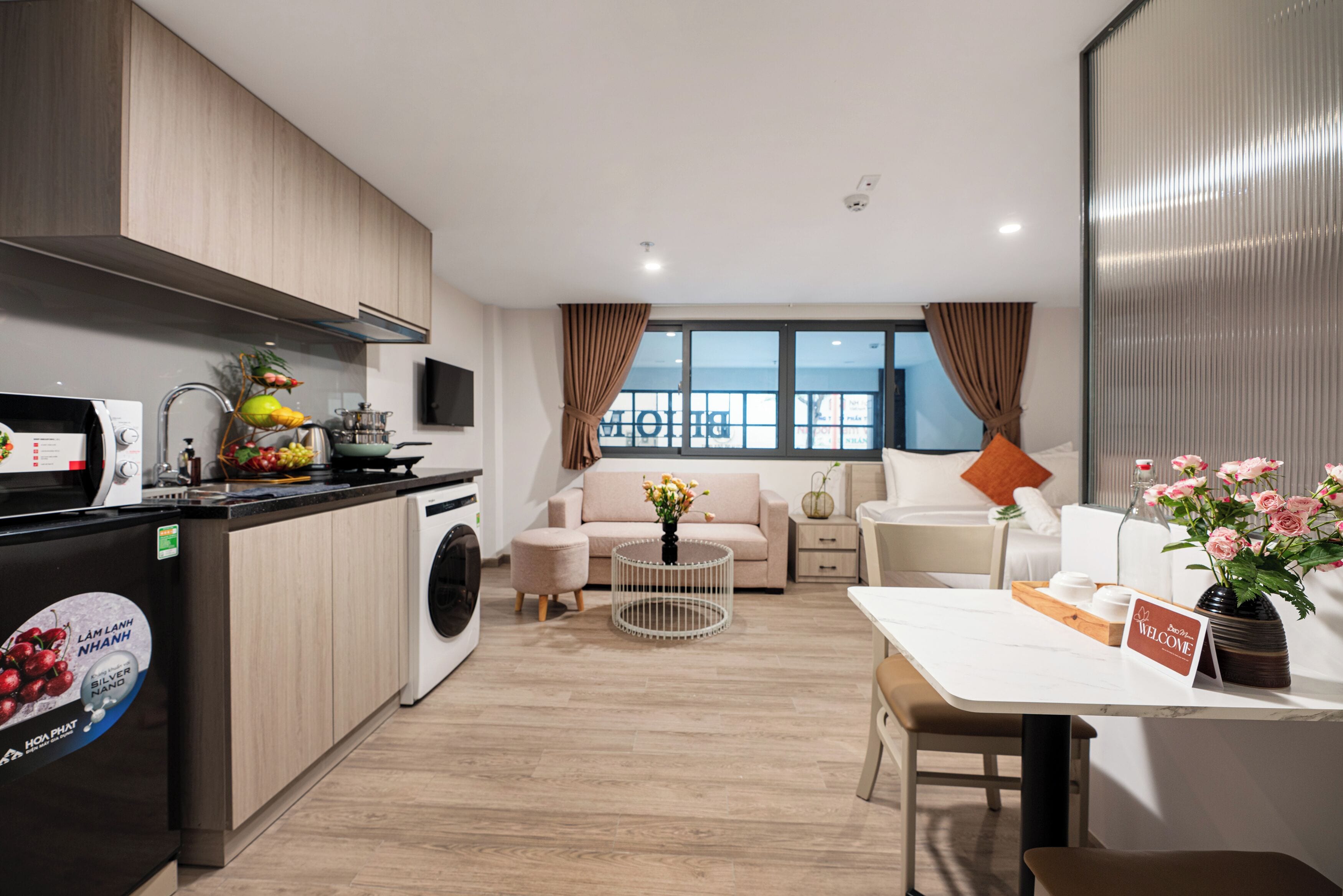 Estúdio conforto, 1 cama Queen | Escrivaninha, espaço de trabalho para notebook, cortinas blackout