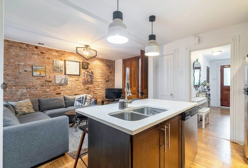 Charming 3BD Townhome at the Heart of Montreal