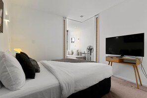 مكواة/لوح كي وواي فاي وملاءات أسرّة