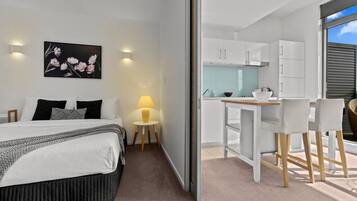 Iron/ironing board, WiFi, bed sheets