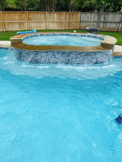 3-miles from campus! 4BR2BA Home with Pool, Hot Tub & Outdoor Patio.