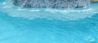 3-miles from campus! 4BR2BA Home with Pool, Hot Tub & Outdoor Patio.