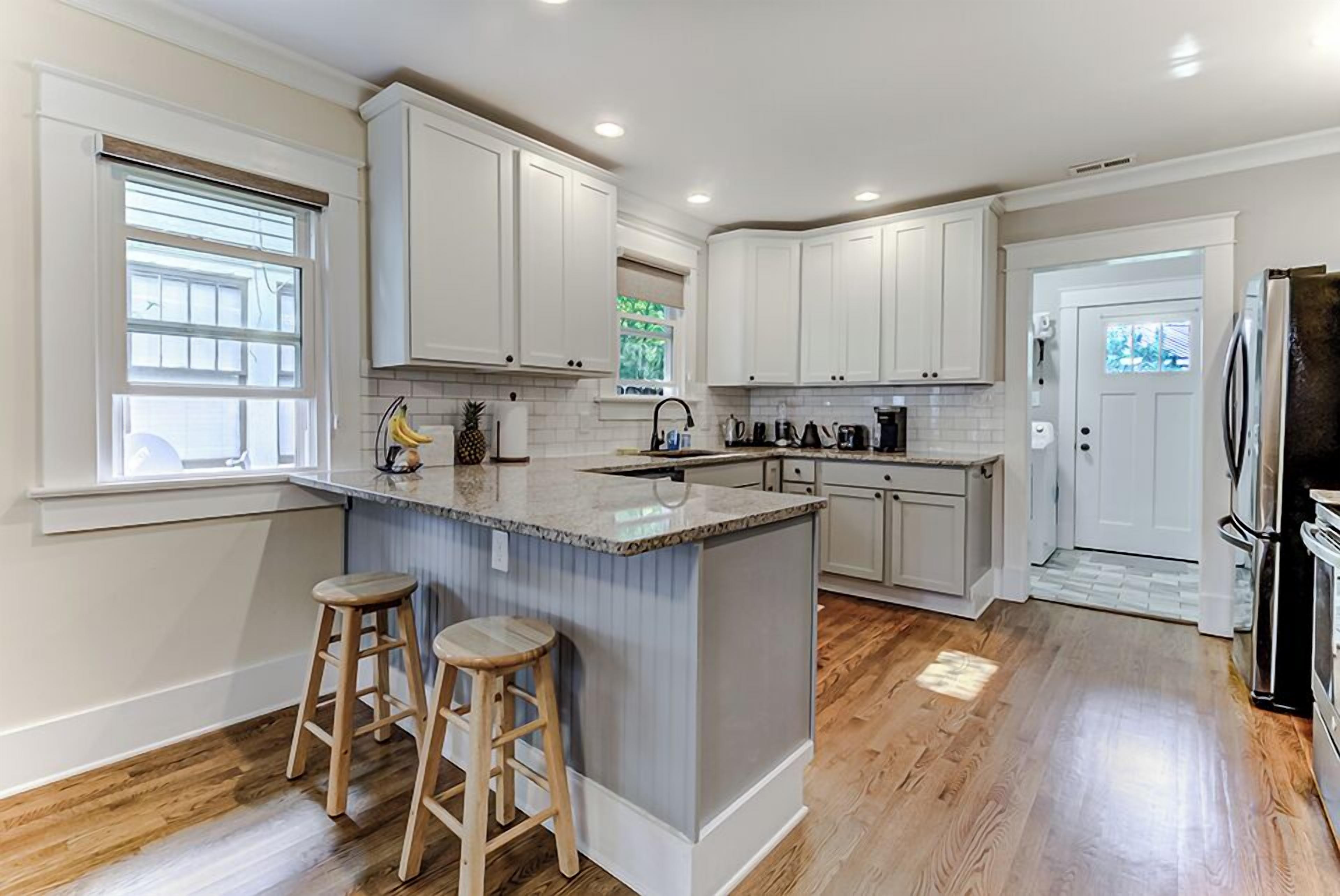 Fridge, microwave, dishwasher, coffee/tea maker