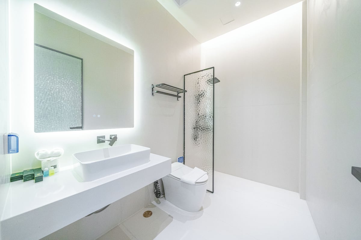 Villa, eigener Pool, zum Innenhof hin | Badezimmer