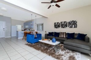 Room - Relaxing 3 Bedroom Home Near Disney 4564 (Kissimmee)