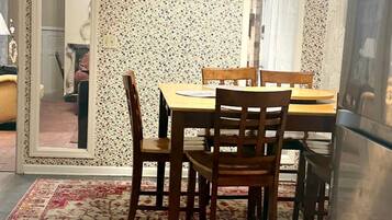 Comfort Double Room, Non Smoking, City View | Dining
