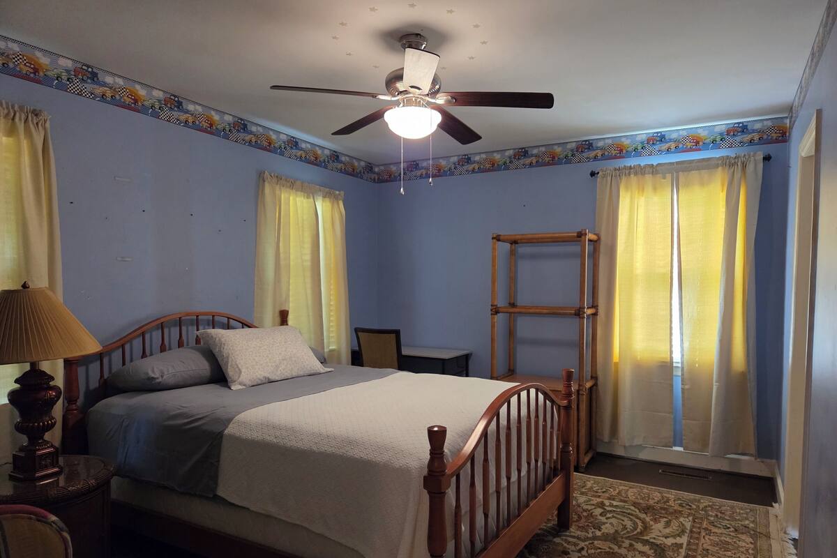 Classic Single Room, 1 Bedroom, Non Smoking, City View | Desk, laptop workspace, free WiFi