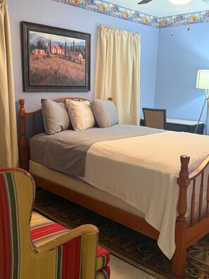 Individually furnished, desk, laptop workspace, free WiFi