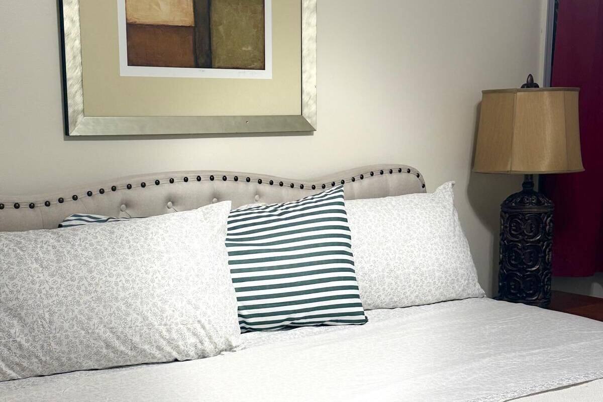 Deluxe Room, 1 King Bed, Non Smoking, City View | Desk, laptop workspace, free WiFi