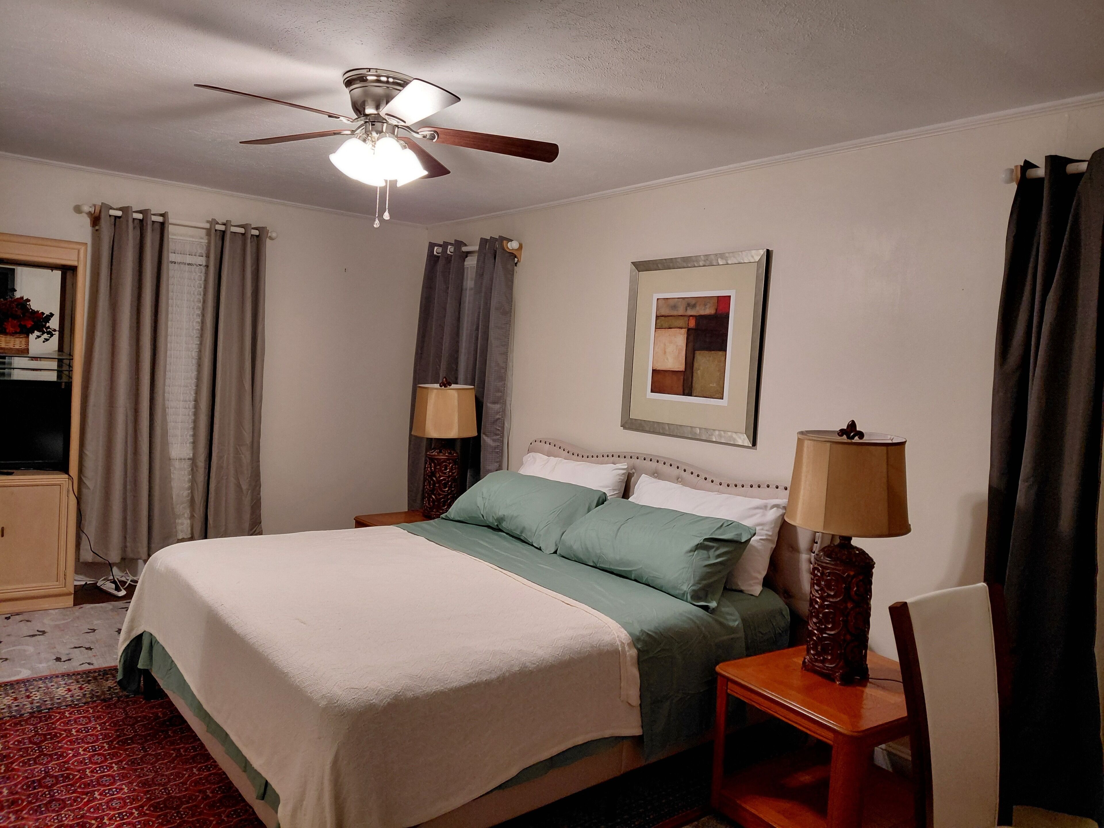 Deluxe Room, 1 King Bed, Non Smoking, City View | Individually furnished, desk, laptop workspace, free WiFi