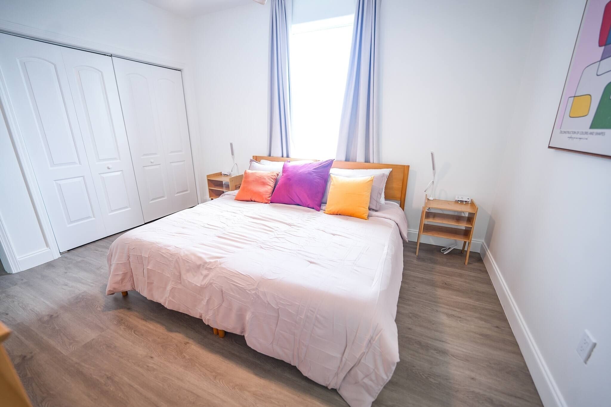 2 bedrooms, travel crib, free WiFi