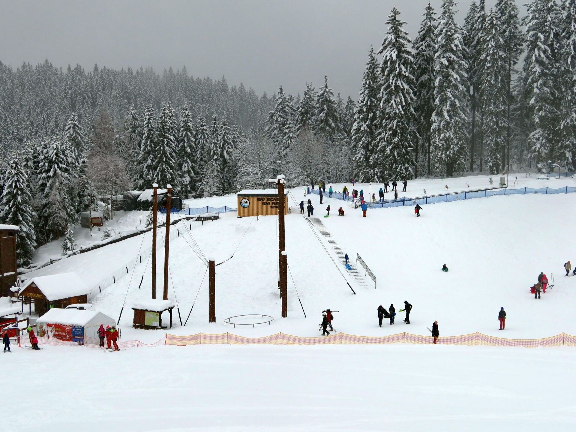 Neige, Ciel, Pente, Arbre, Loisirs De Plein Air, Sport D'Hiver, Loisir, Équipement Sportif, Des Sports, Des Loisirs