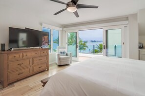 2 bedrooms, desk, iron/ironing board, travel cot - Stylish Two-Bedroom Retreat in Sunny San Diego – Includes AC (San Diego)