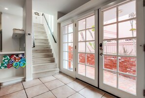 Interior - Stylish Two-Bedroom Retreat in Sunny San Diego – Includes AC (San Diego)