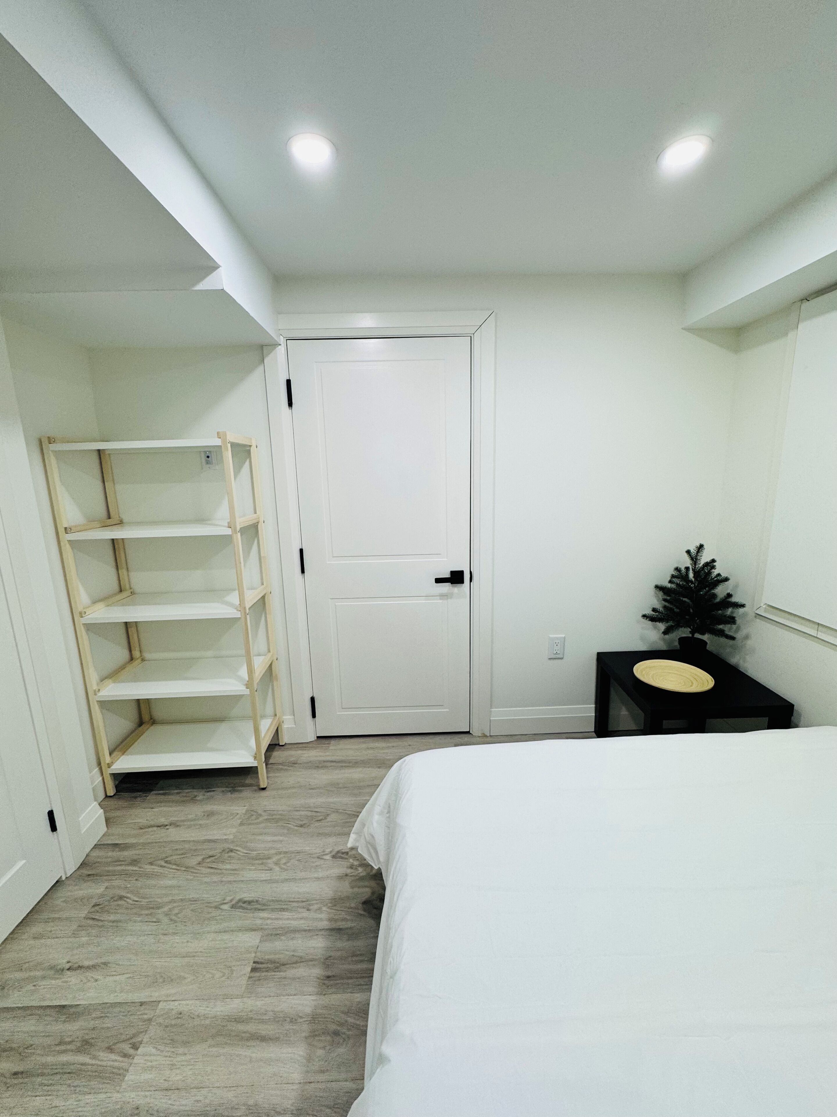 2 bedrooms, internet, bed sheets