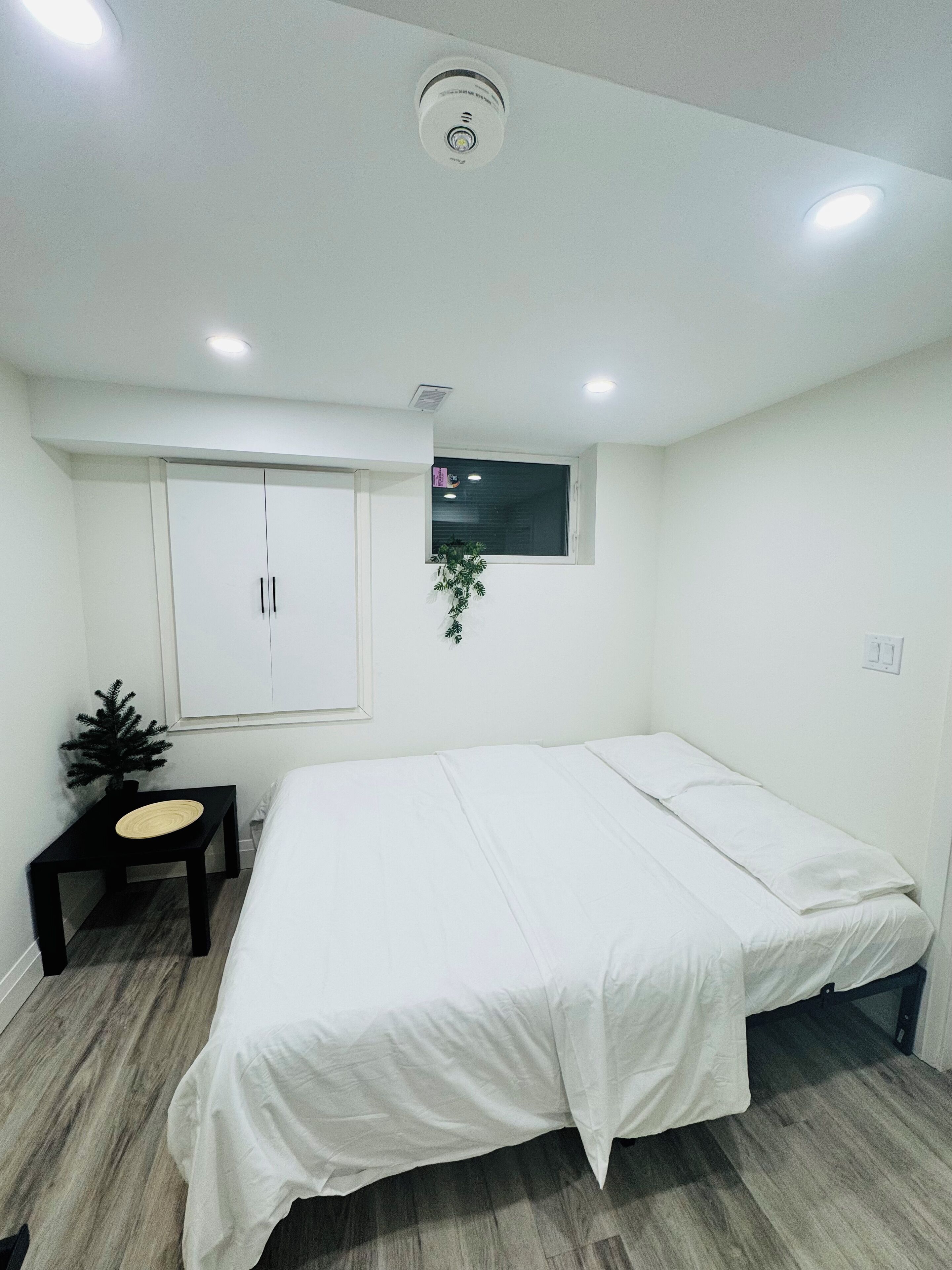 2 bedrooms, internet, bed sheets