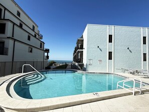 Lämmitetty uima-allas