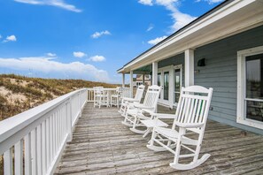 Terrace/patio - Oceanfront Haven with Panoramic Sunsets & Wraparound Deck (Bald Head Island)