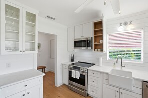 ميكروويف، فرن، موقد طهي مسطح، غسالة أطباق