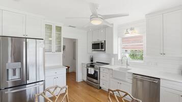 Mikrobølgeovn, ovn, kogeplade, opvaskemaskine