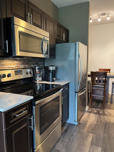 Cozy & Convenient 1 Bedroom Apt. at the Domain