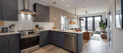 Refrigerador, microondas, horno, placa de cocina