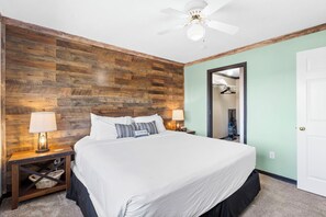 1 bedroom, free WiFi, bed sheets - Lakeview Condo with Fantastic Resort Amenities! (Branson)