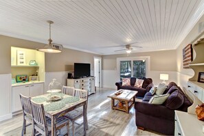 TV - Walk to Beach, Super Large Screened Patio - Amelia Island (Fernandina Beach)