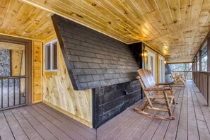 Terrace/patio - Private A-Frame Getaway I Hot Tub I Game Room I Pet Friendly I Fenced Yard (Gatlinburg)