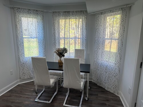 2-bedroom apartment in charming Silver Spring with AC