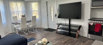 2-bedroom apartment in charming Silver Spring with AC