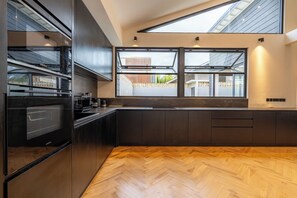 Villa | Private kitchen - Black Villa by Betterplace (Tabanan)