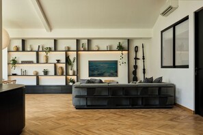 Villa | Wohnzimmer | 32-Zoll-Smart-TV mit Digitalempfang