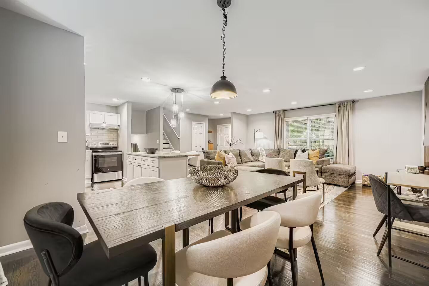 المنشأة من الداخل