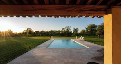 Renovated farmhouse with swimming pool, pétanque and country views